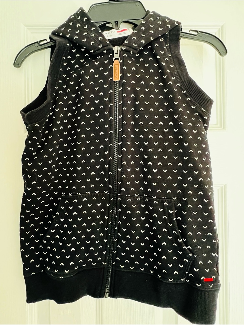 Black With Heart Chevron Castro zip-up hooded Vest Girl Sz. 8-10 Years